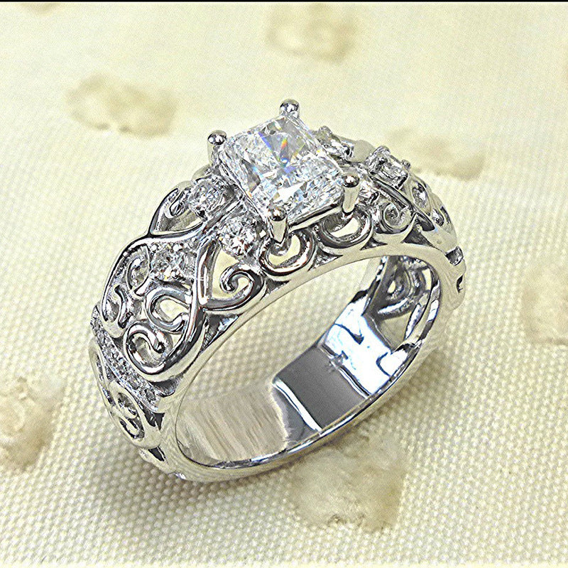 Womens Retro Court-Style Hollowed-Out Zircon Ring