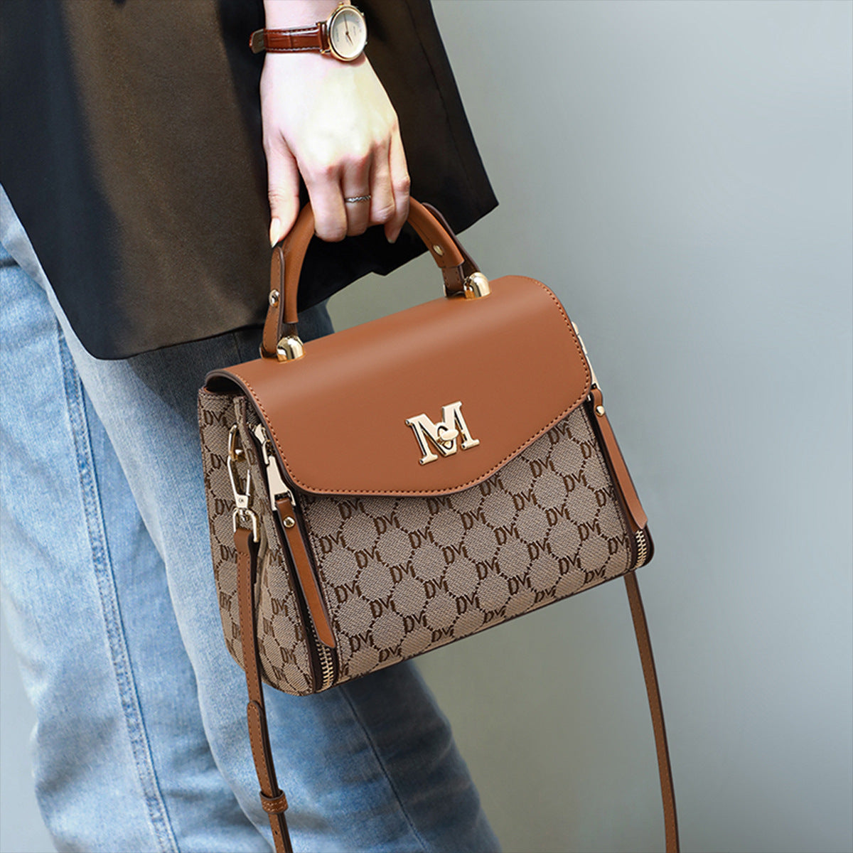 Trendy Crossbody Bag With A Premium Sophisticated Look