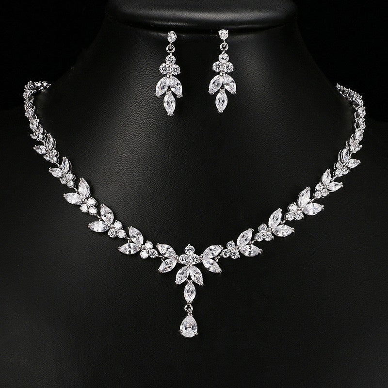 Elegant Long Horse-Eye Waterdrop Zircon Platinum Necklace