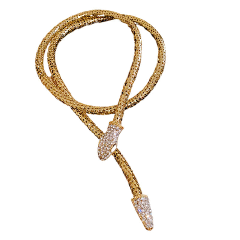 A Low-key Luxurious Serpentine Diamond-studded Magnetic Necklace