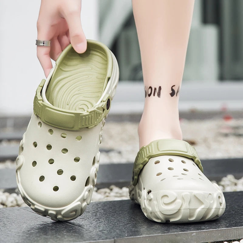 Hollow-Out Shoes for Men, Summer Outdoor Wear, Non-Slip, Wear-Resistant, Closed-Toe Sandals, Men's Beach Casual Sports Soft-Soled Slippers