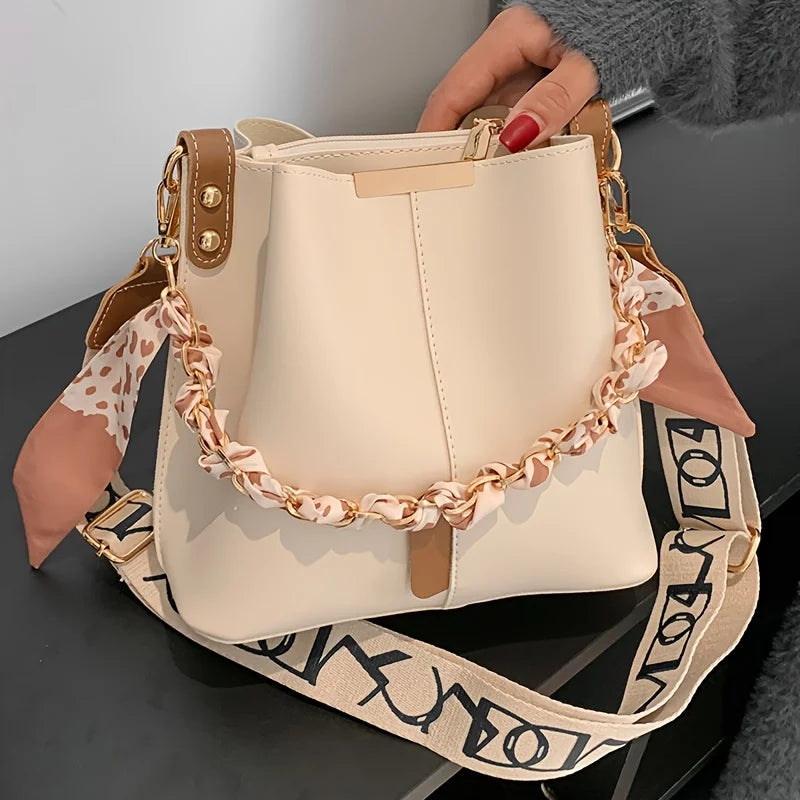 New Luxury Fashion Women's Shoulder Bag Large Capacity Bucket Bag With Ribbon Chain Crossbody Bag Commuting