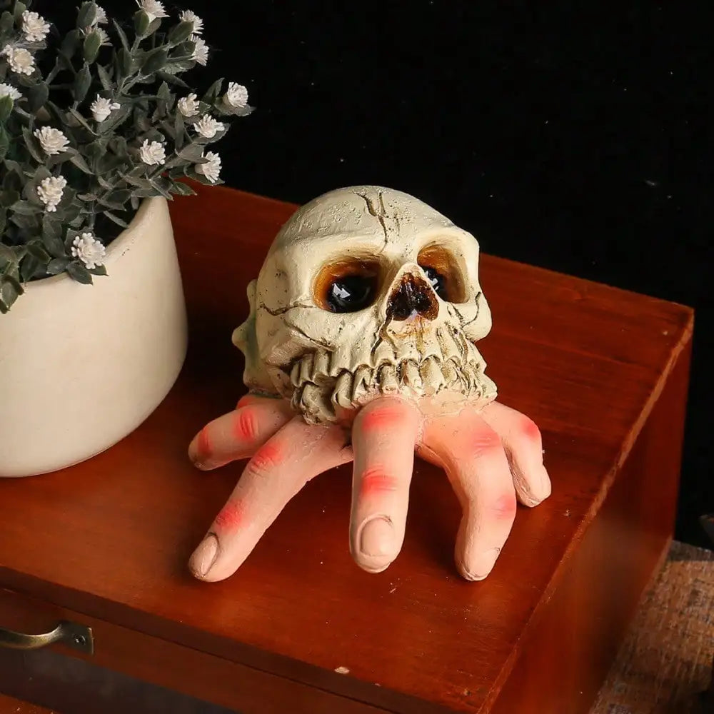 Halloween resin hand held skull ornament, terrifying and realistic skull, suitable for decorating haunted houses and parties