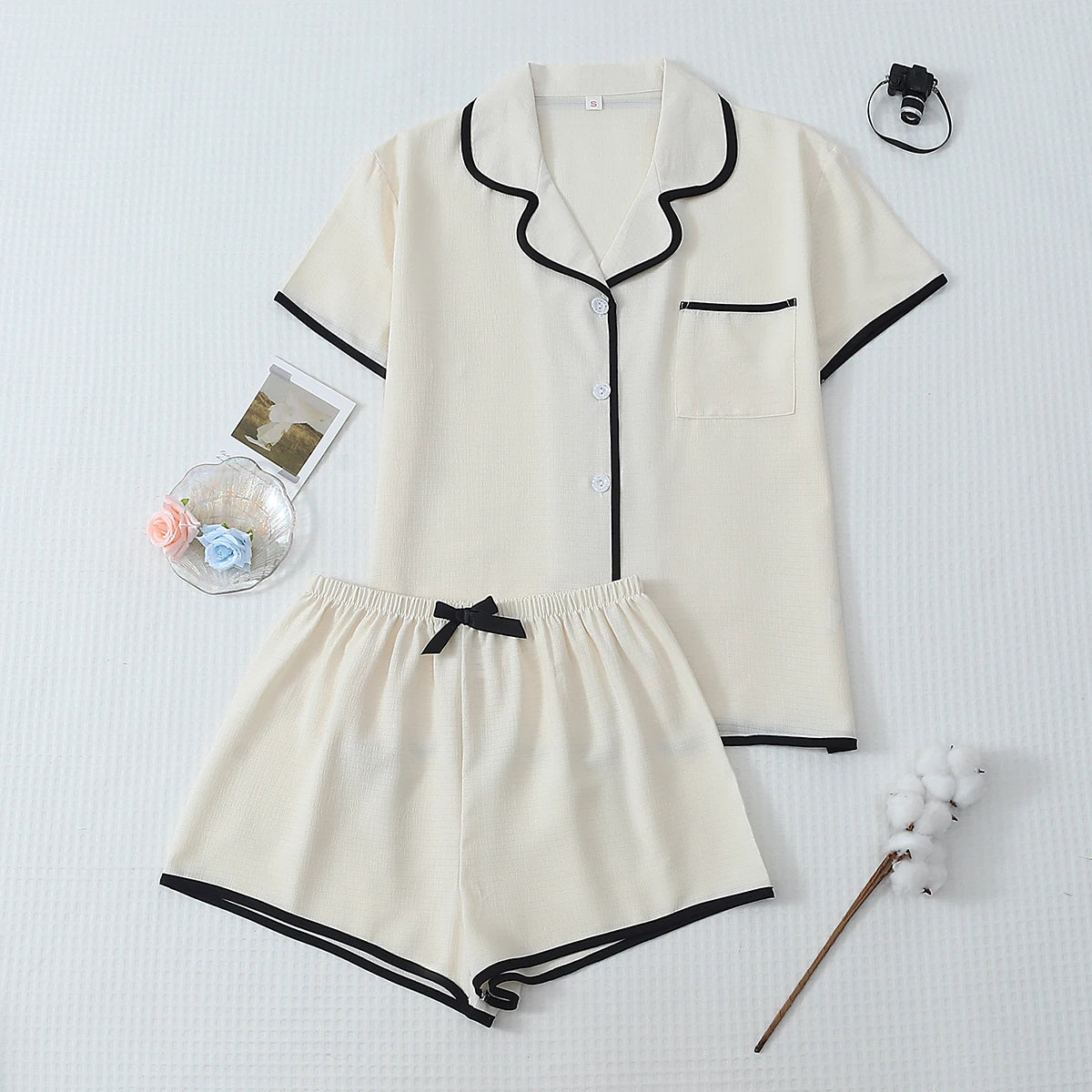 2-Piece Pajama Set in Solid Black with Trim, Short-Sleeved Shorts, Women's Sleepwear Loungewear Set Suitable for Home Use