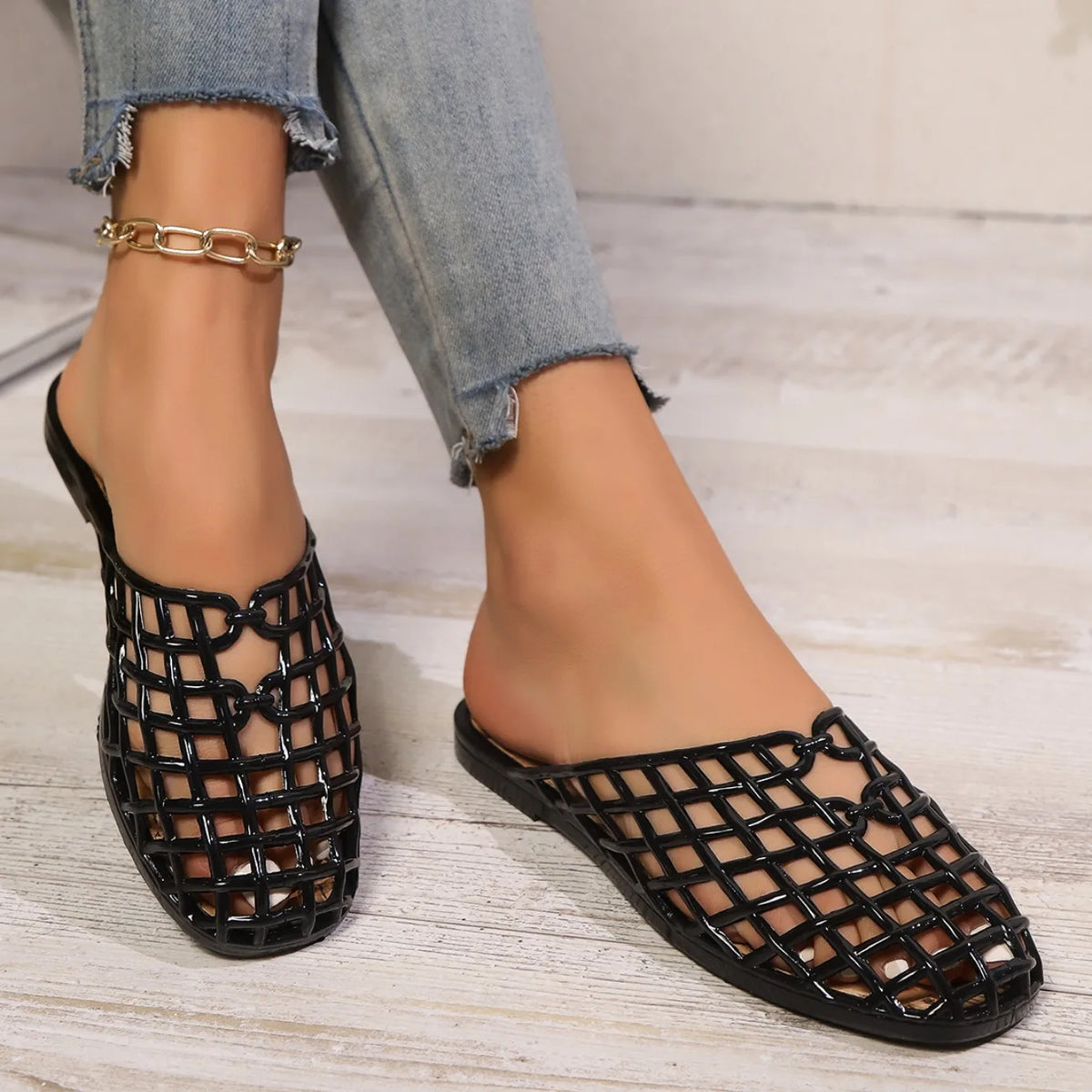 Women's Shoes 2025 Summer New Mesh Woven Hollowed-out Breathable Head Slippers for Women's Toe Wedge Sandals Zapatos De Mujer