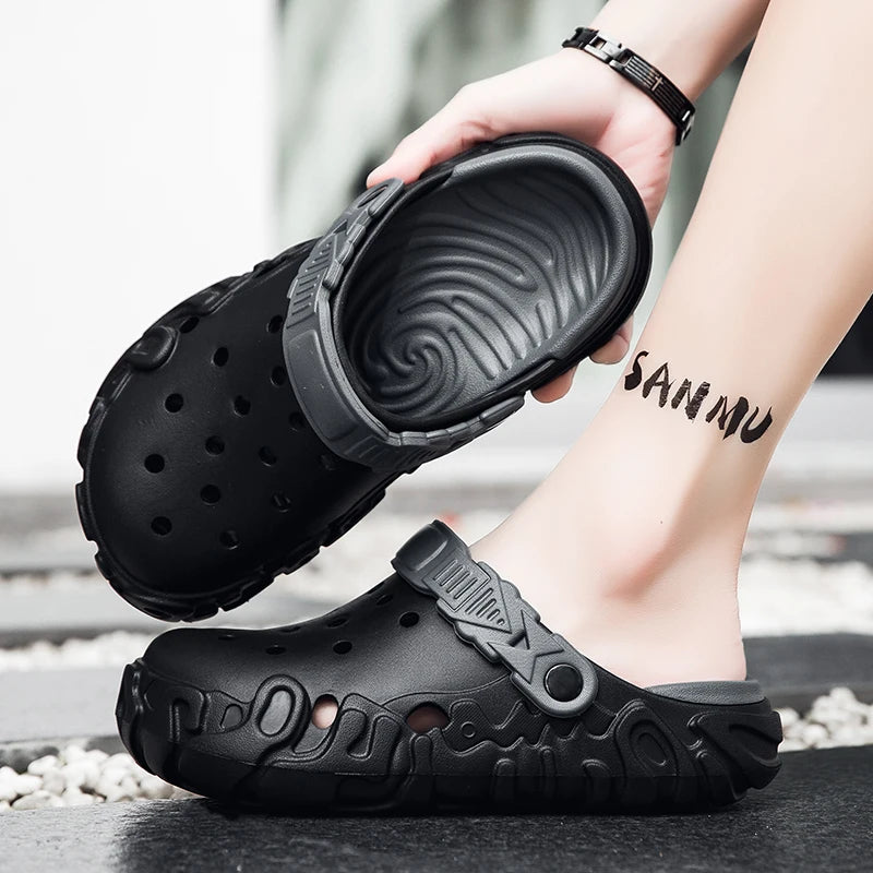 Hollow-Out Shoes for Men, Summer Outdoor Wear, Non-Slip, Wear-Resistant, Closed-Toe Sandals, Men's Beach Casual Sports Soft-Soled Slippers