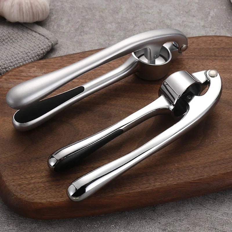 Stainless steel garlic crusher, garlic press, garlic grinder, easy pressing, convenient cleaning, kitchen utensil