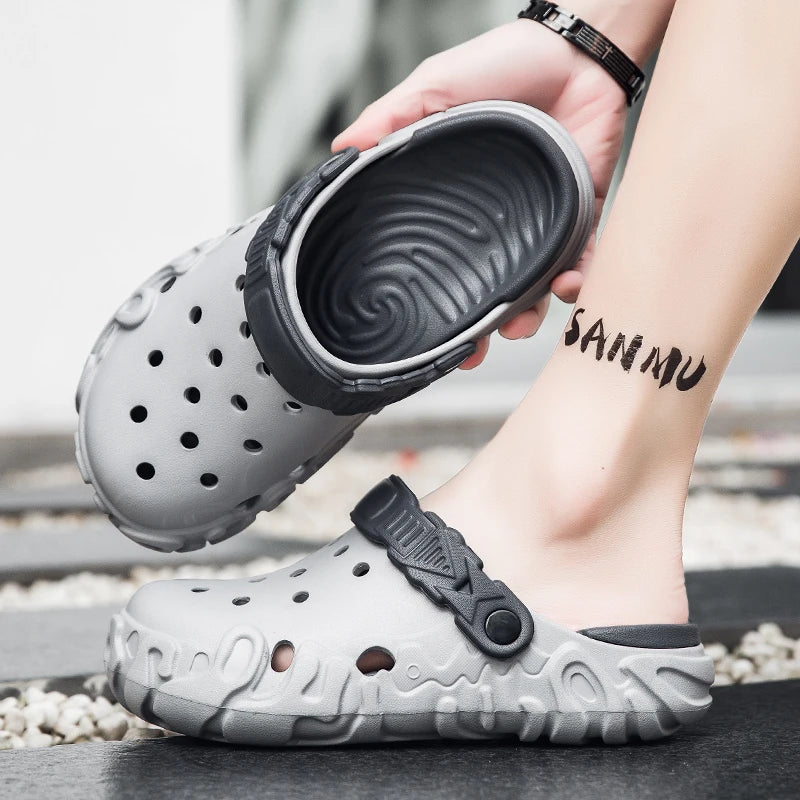 Hollow-Out Shoes for Men, Summer Outdoor Wear, Non-Slip, Wear-Resistant, Closed-Toe Sandals, Men's Beach Casual Sports Soft-Soled Slippers