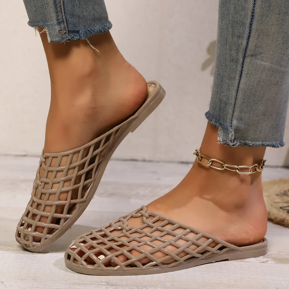 Women's Shoes 2025 Summer New Mesh Woven Hollowed-out Breathable Head Slippers for Women's Toe Wedge Sandals Zapatos De Mujer