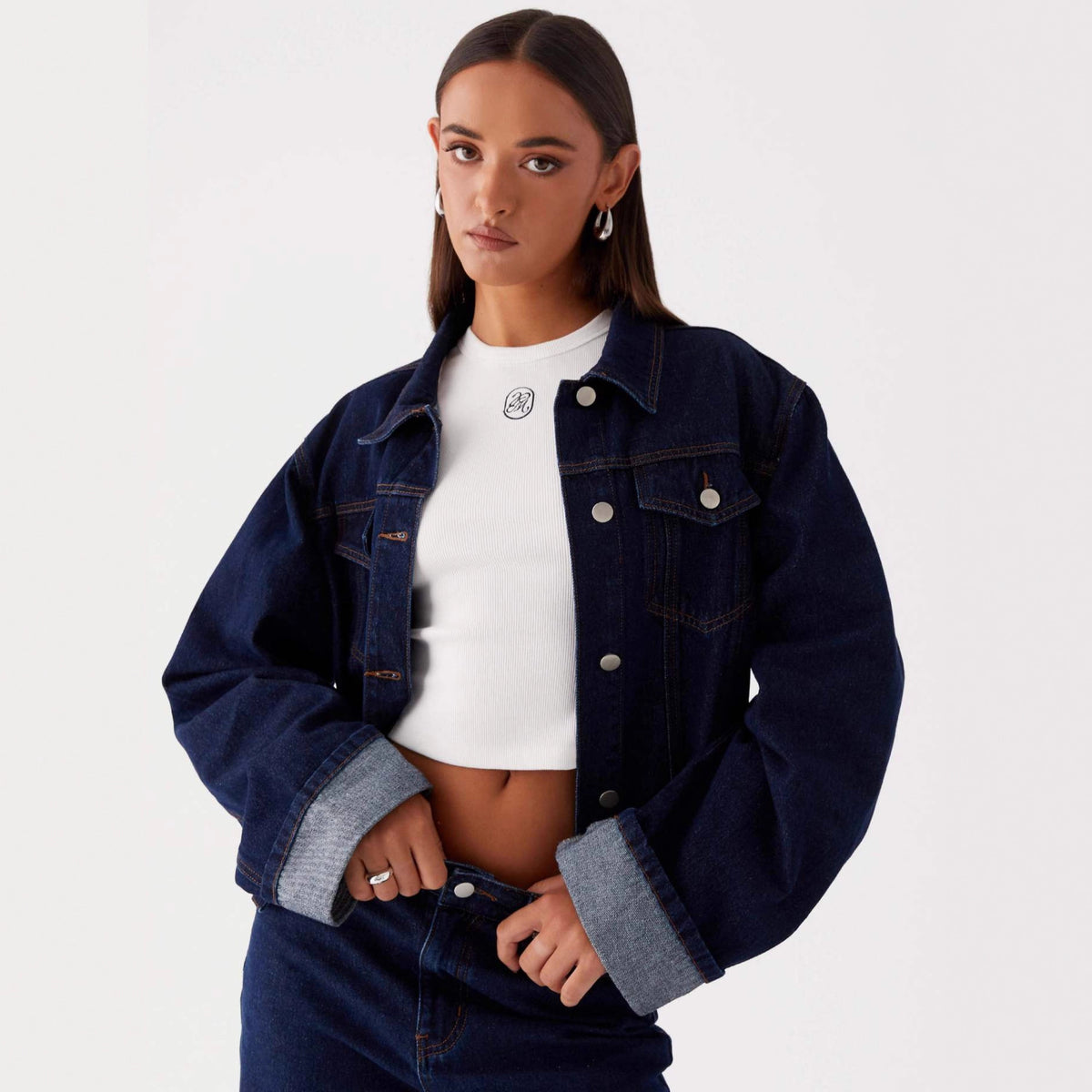 Casual Denim Jacket With A Turn-Down Collar And Long Sleeves