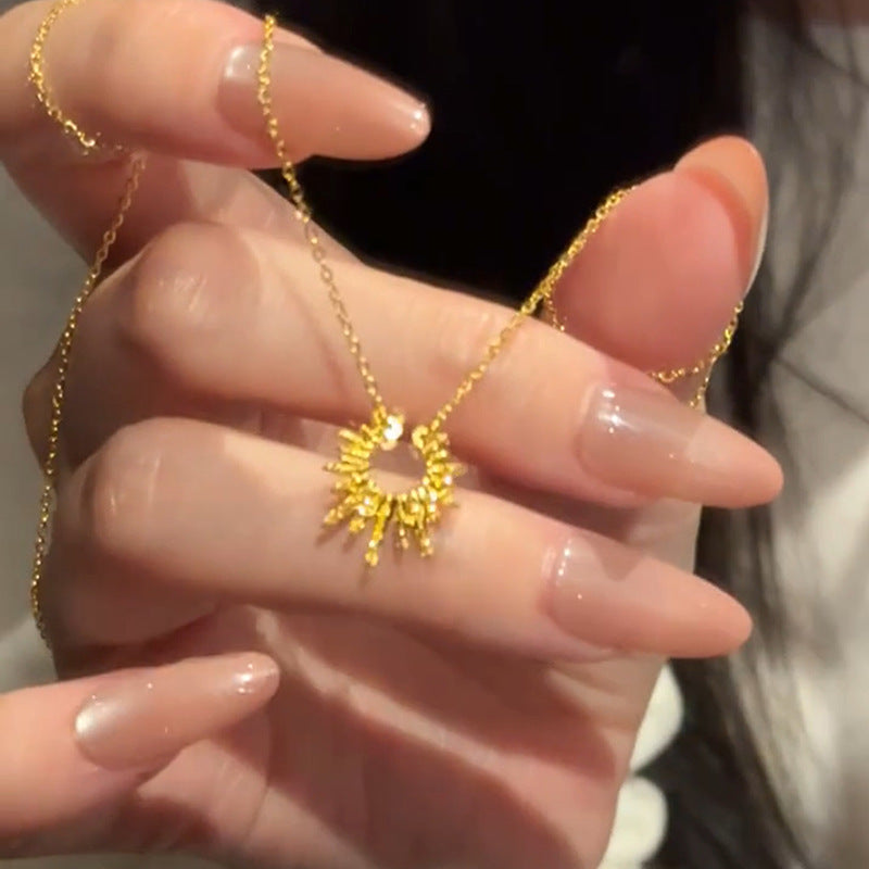 Exquisite Clavicle Necklaces Bring A Touch Of Luxury