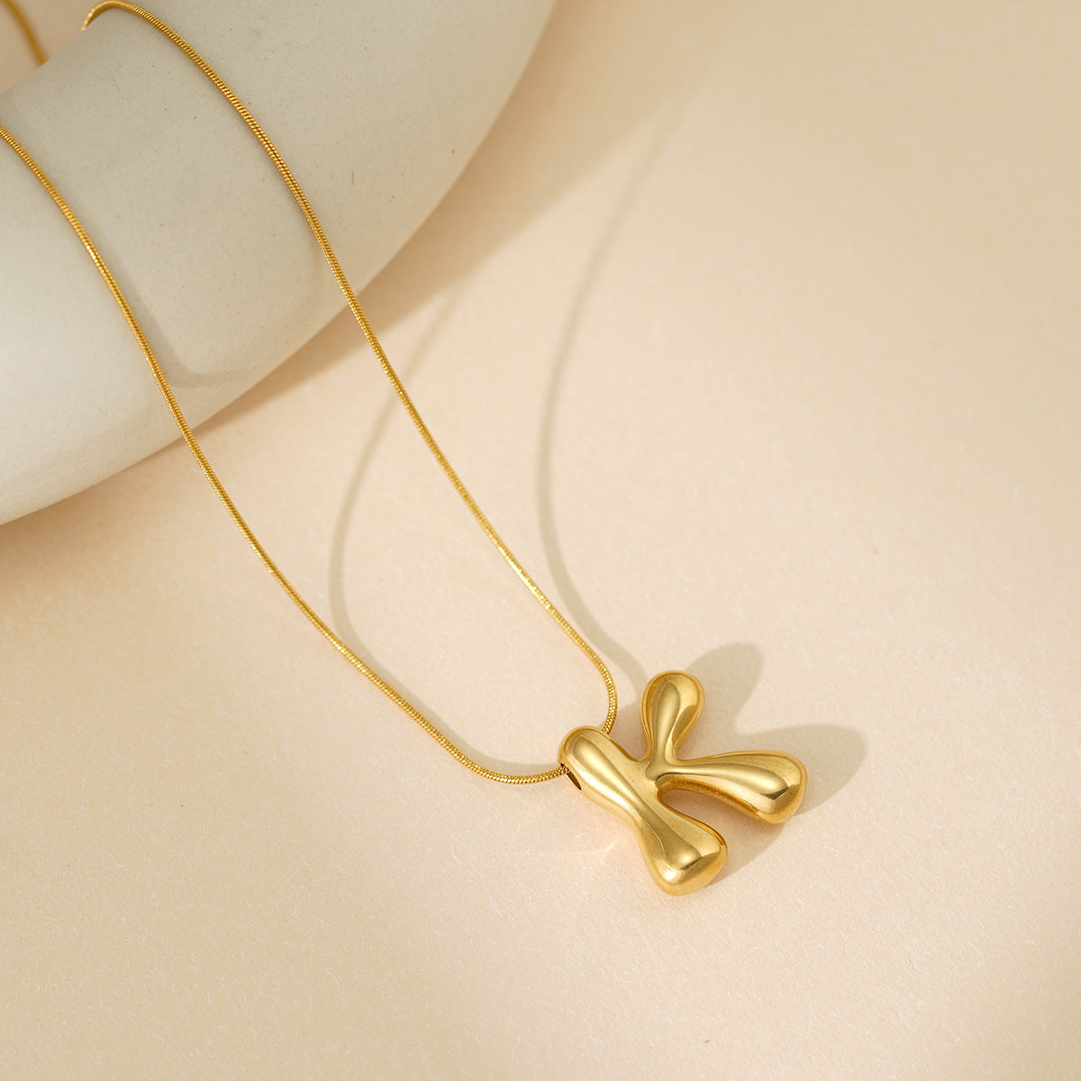 English Letter Temperament Simple Niche Necklace