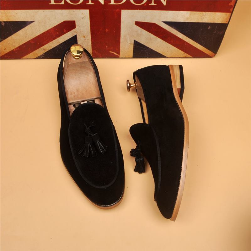 Breathable Mens Slip-on Loafers With A Pointed Toe In A Classic British Style